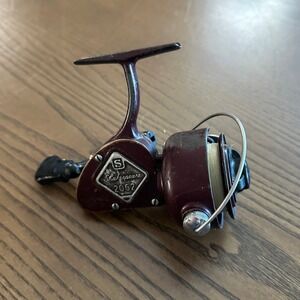 Vintage Shakespeare 2062 Spinning Reel Maroon Fishing Tackle Open Face Reel